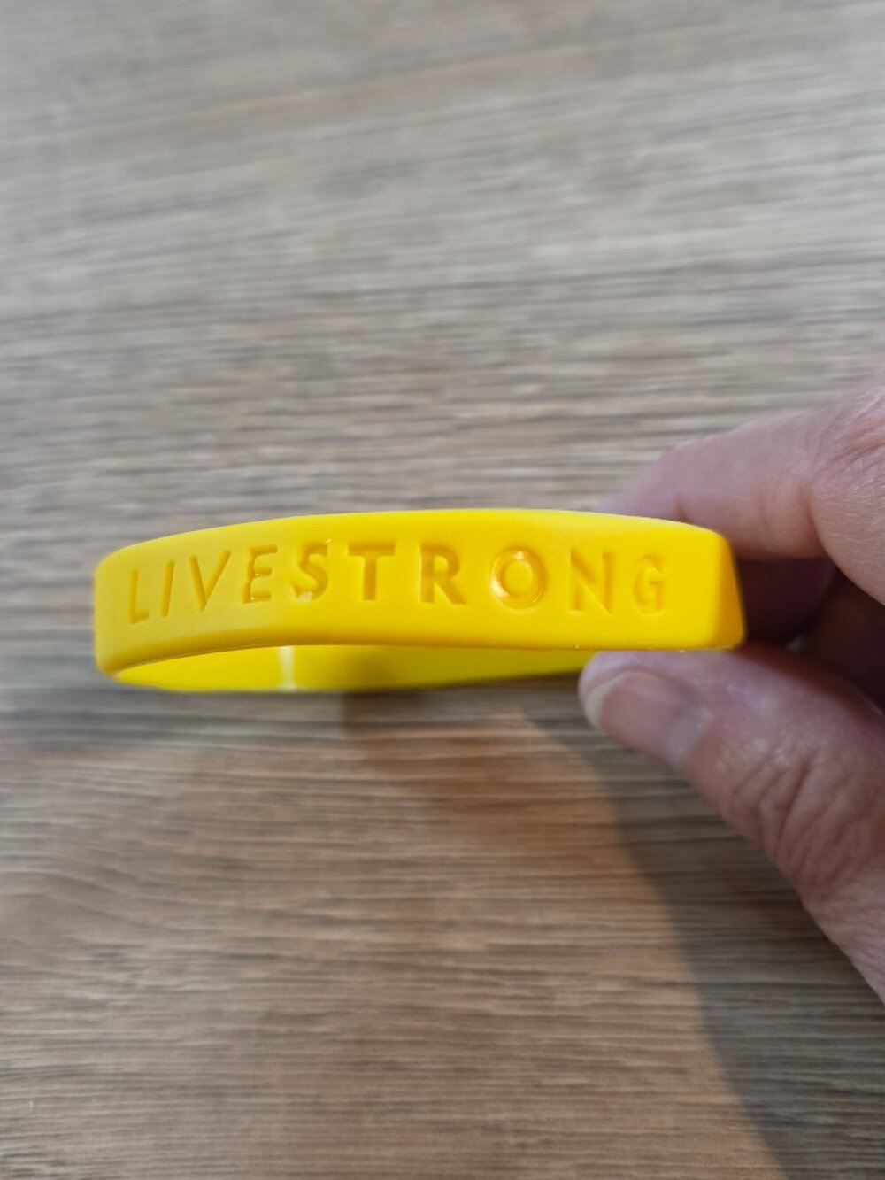LIVESTRONG Yellow Silicone‎ Wristband Bracelet Cancer Awareness Adult Size